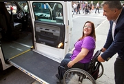Les taxis doivent offrir aux personnes handicapées un service équivalent à celui dont dispose l’ensemble de la population. UberX doit se conformer à ces exigences