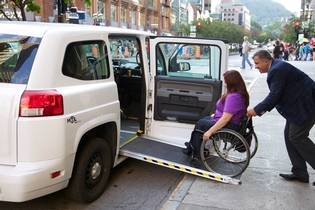 Le Bureau du taxi de Montréal recommande l'adoption d'une norme de service pour les personnes à mobilité réduite