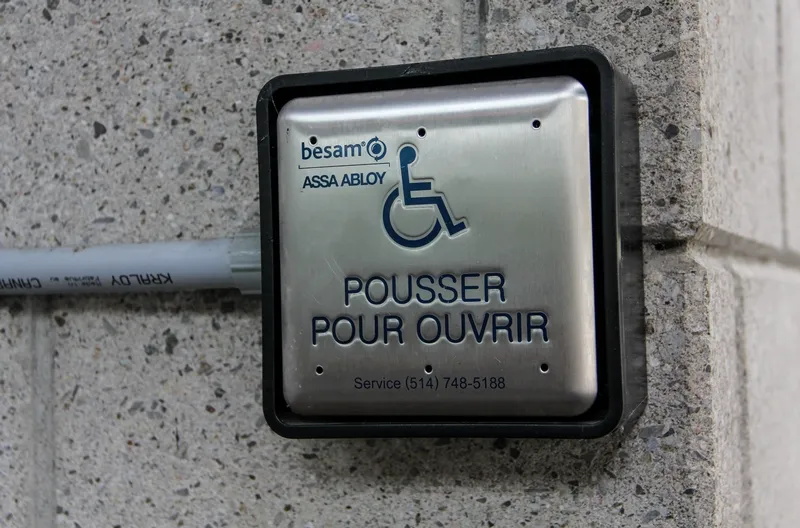 Bouton poussoir