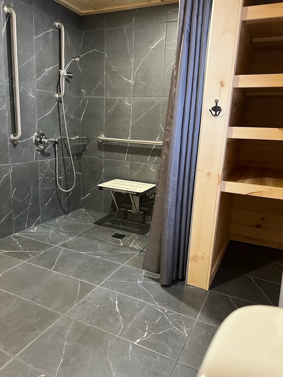 APODIS - Prêt-à-camper adapté douche sans seuil