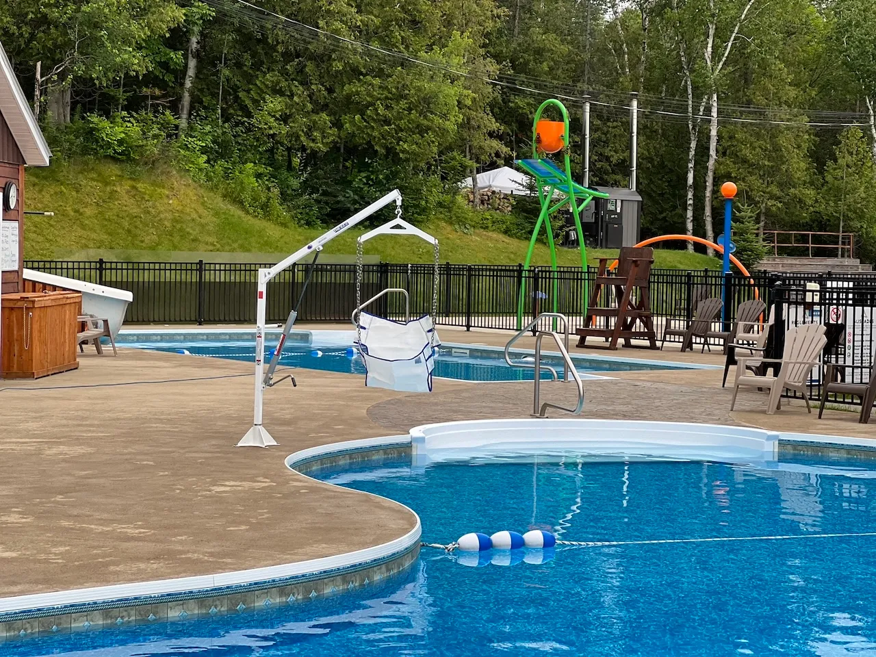 Piscine - Jeux d'eau et lève-personne