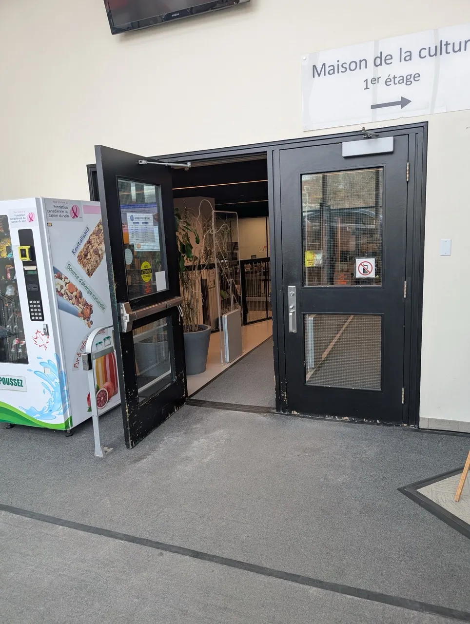 Vestibule et deuxième porte d'entrée
