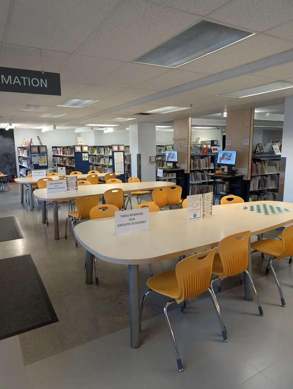 Tables dans la section enfants