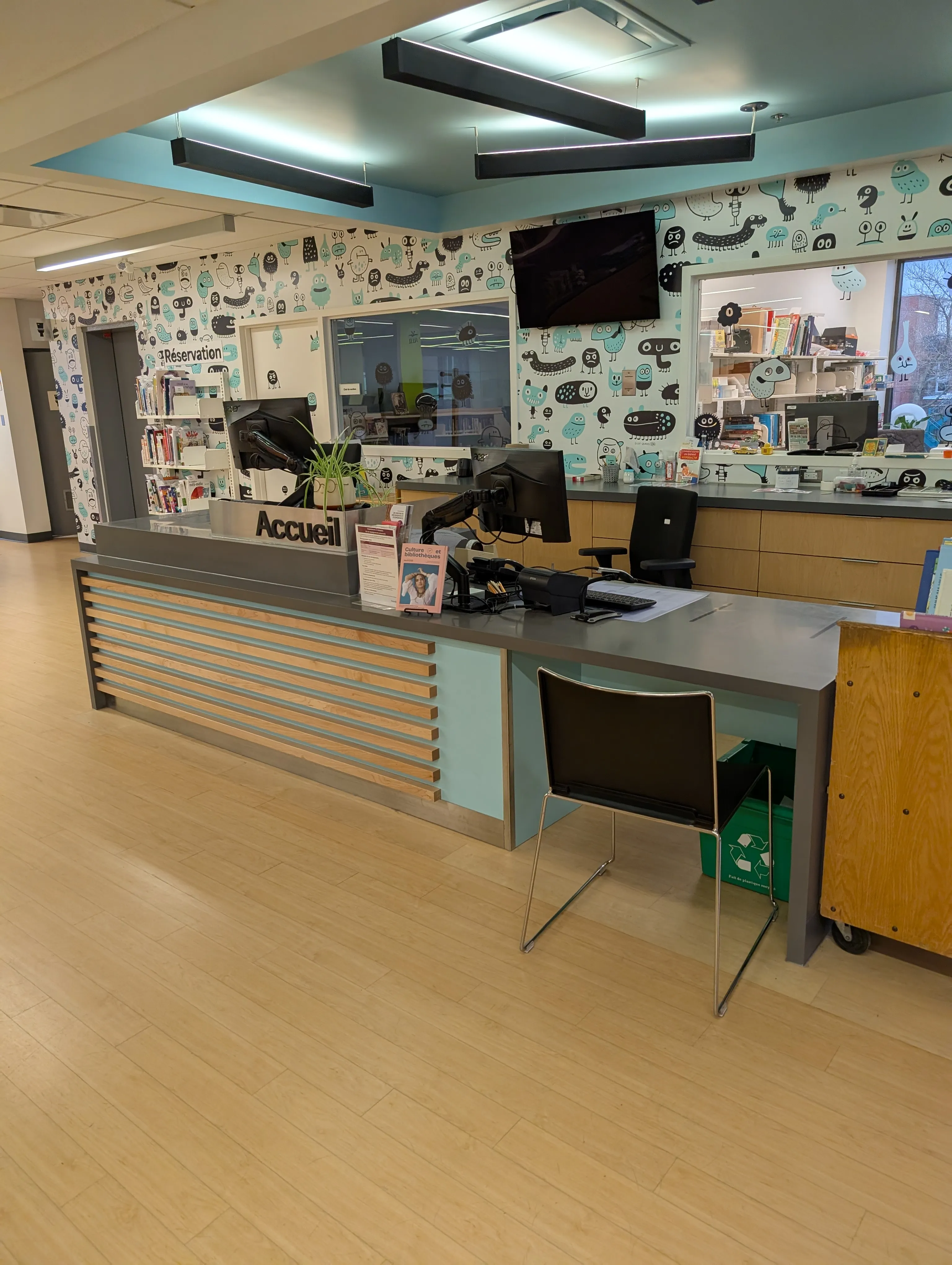 Children and Youth Section Reception Desk