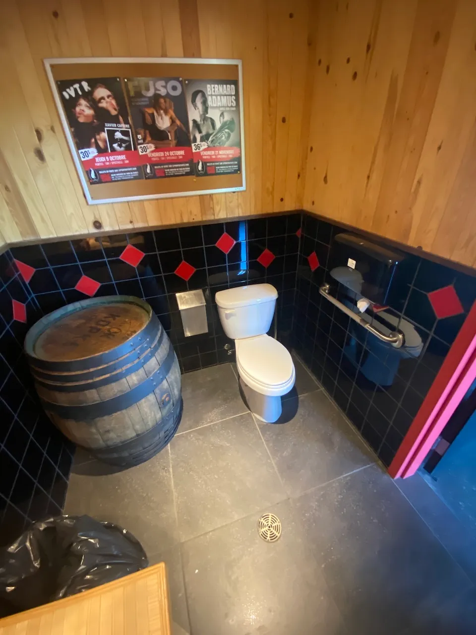 Salle de toilette universelle - Salon Wabasso