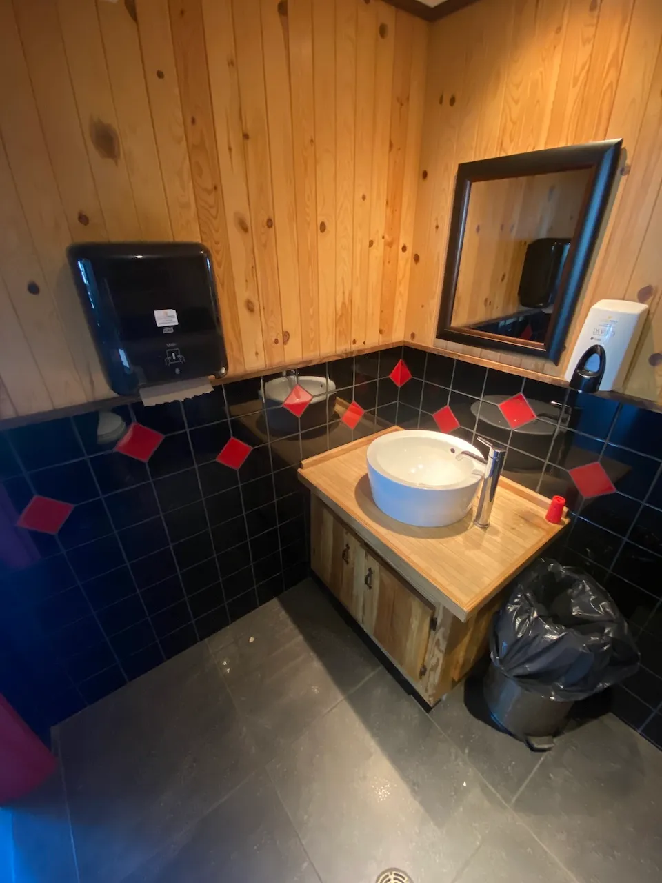 Lavabo - salle de toilette universelle