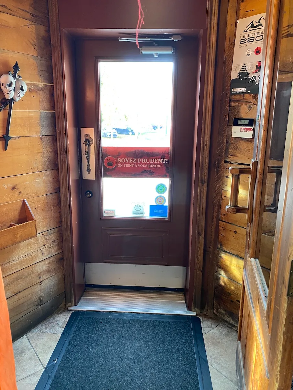 Entrée extérieure (vue sortie)