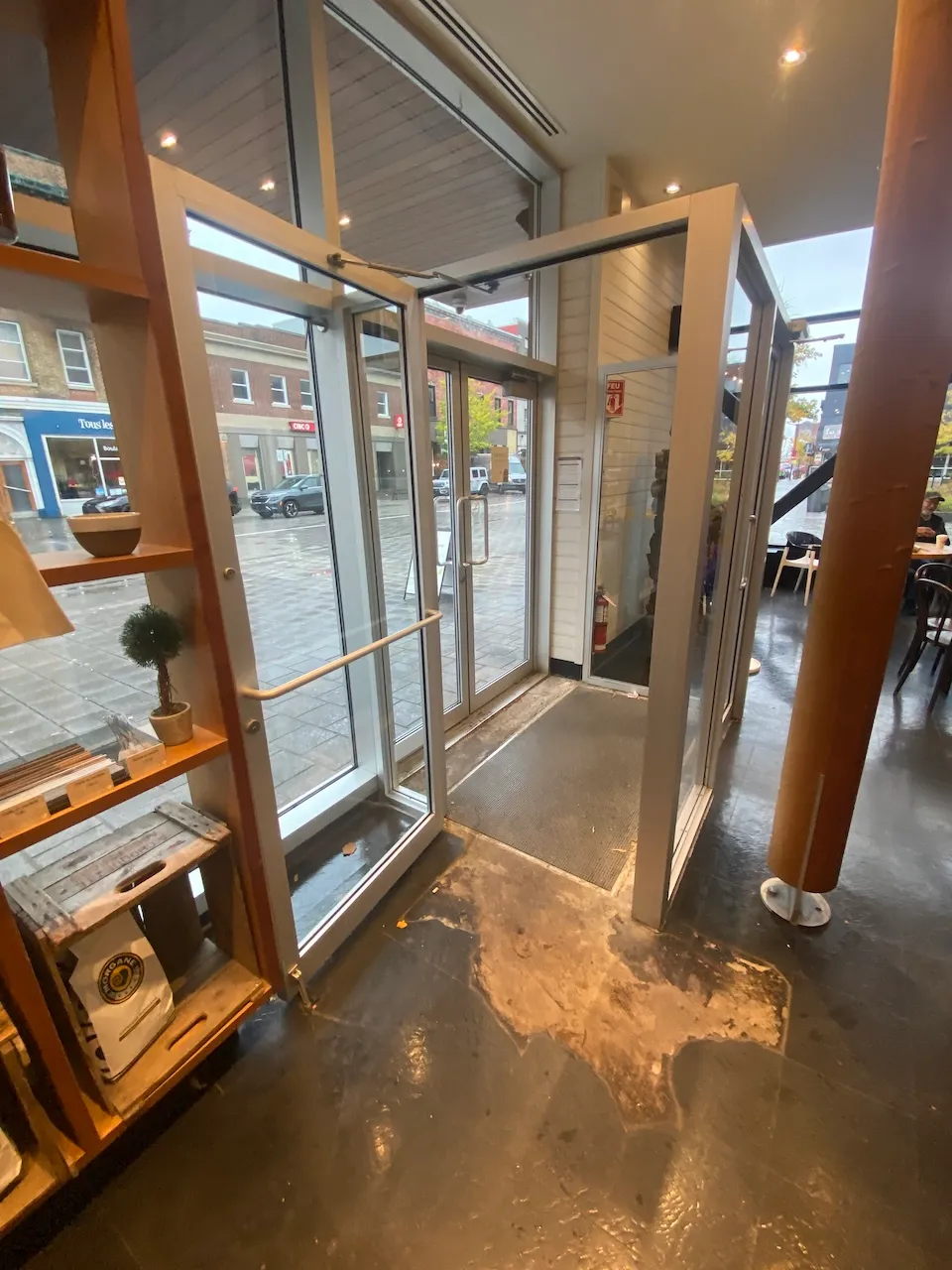 Entrée extérieure (vue sortie)