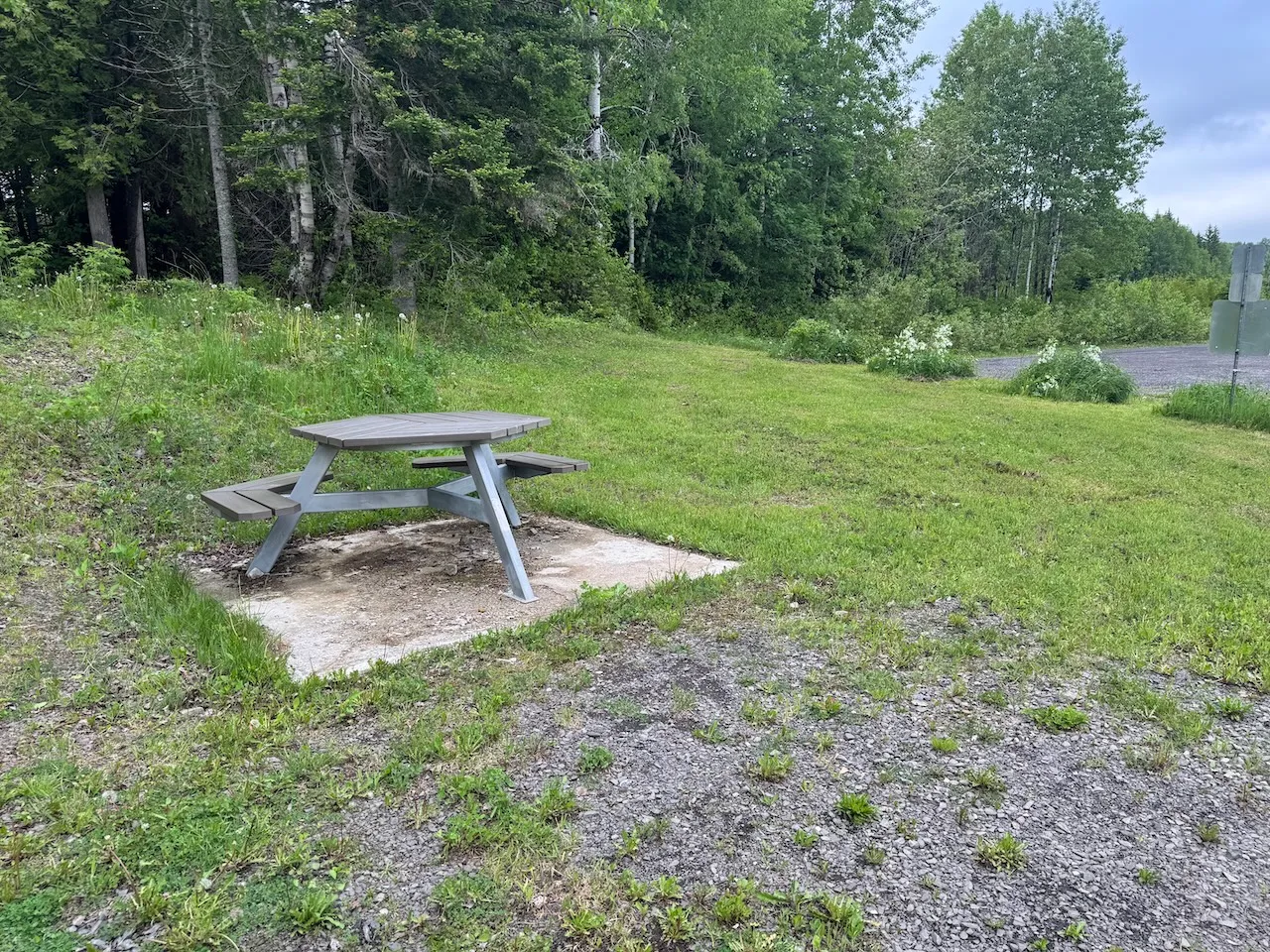 Table de pique-nique adaptée