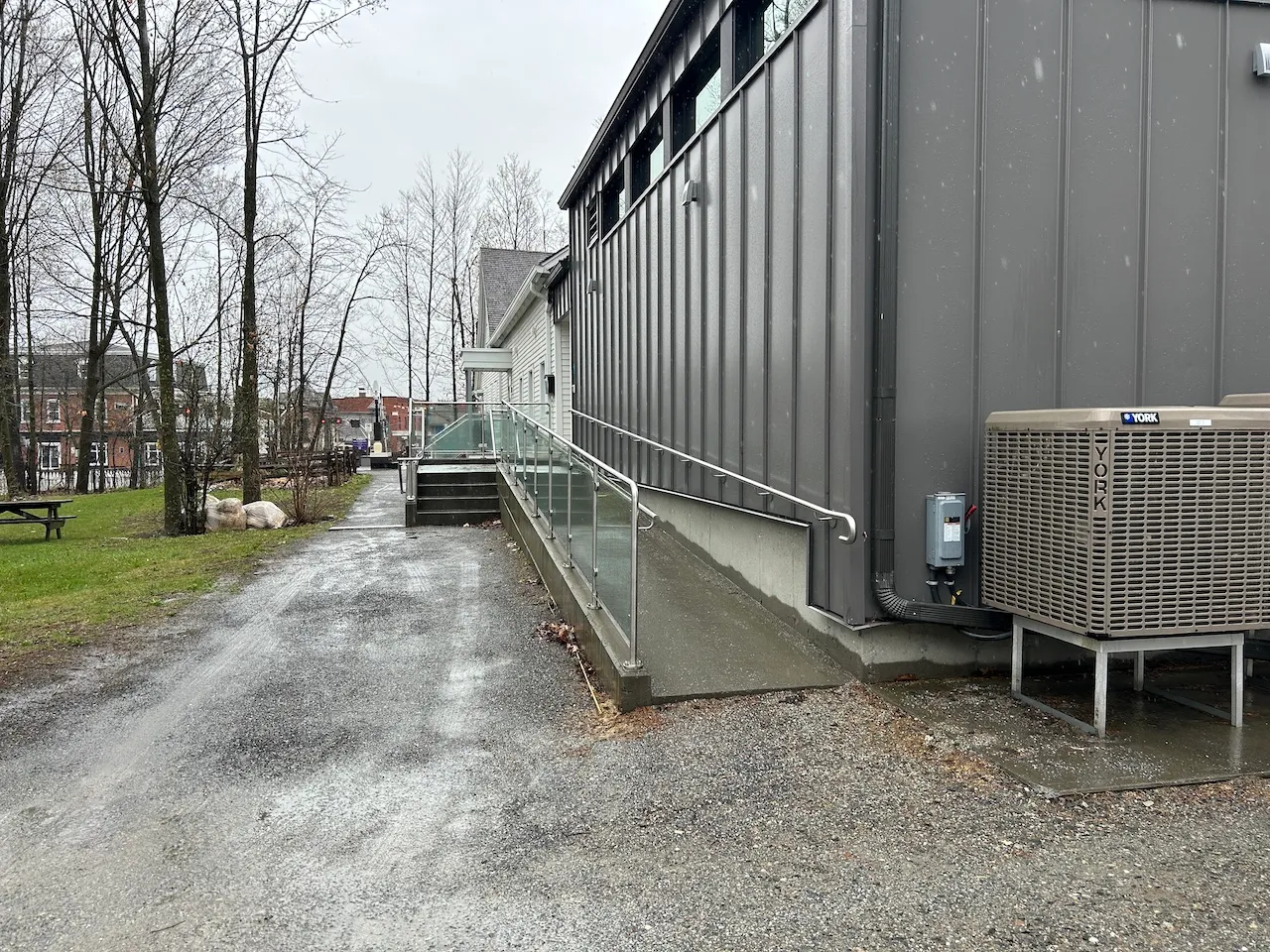 Secondary entrance - Access ramp