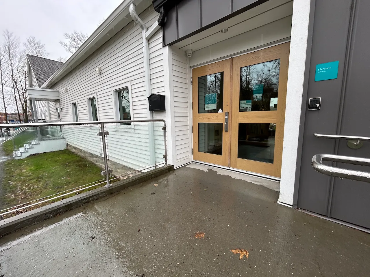 Secondary entrance