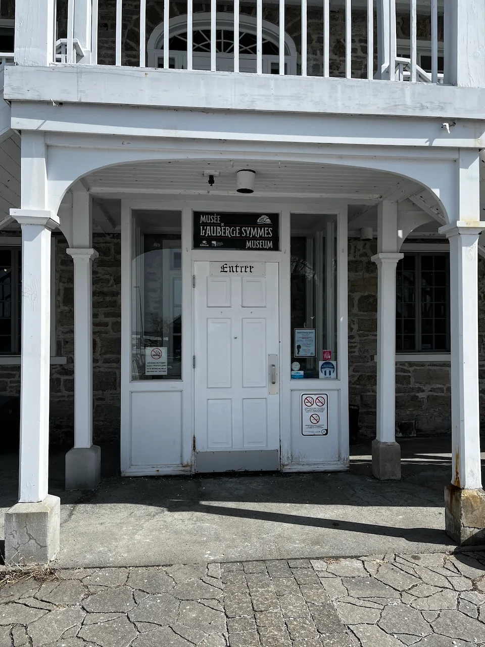 Entrée principale - extérieur