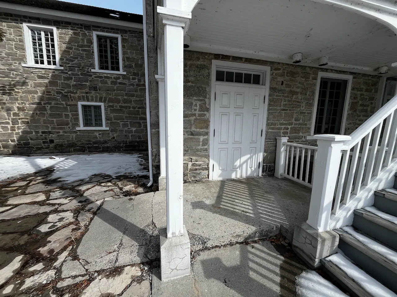 Entrée secondaire - extérieur