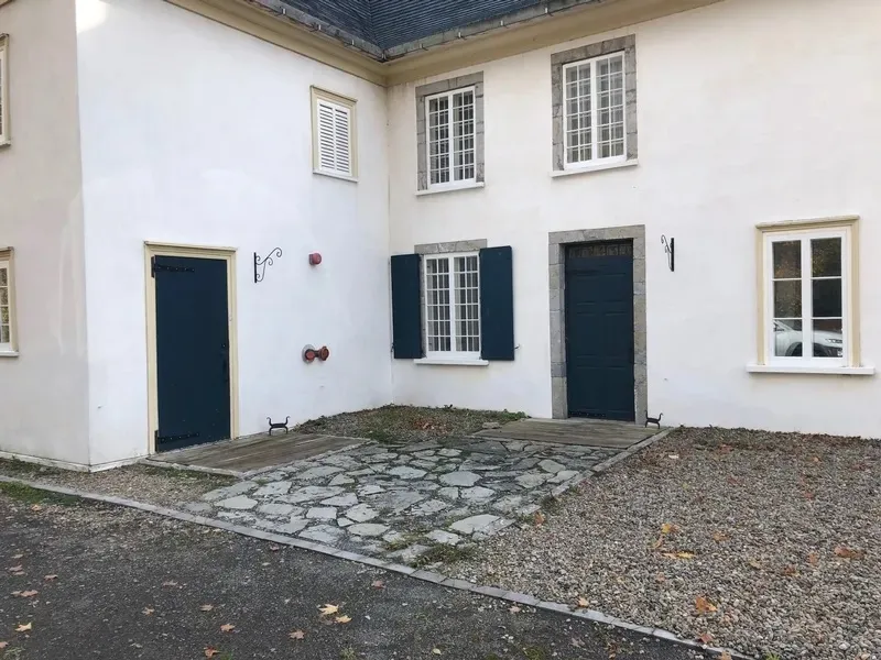 Side entrance (at the back)