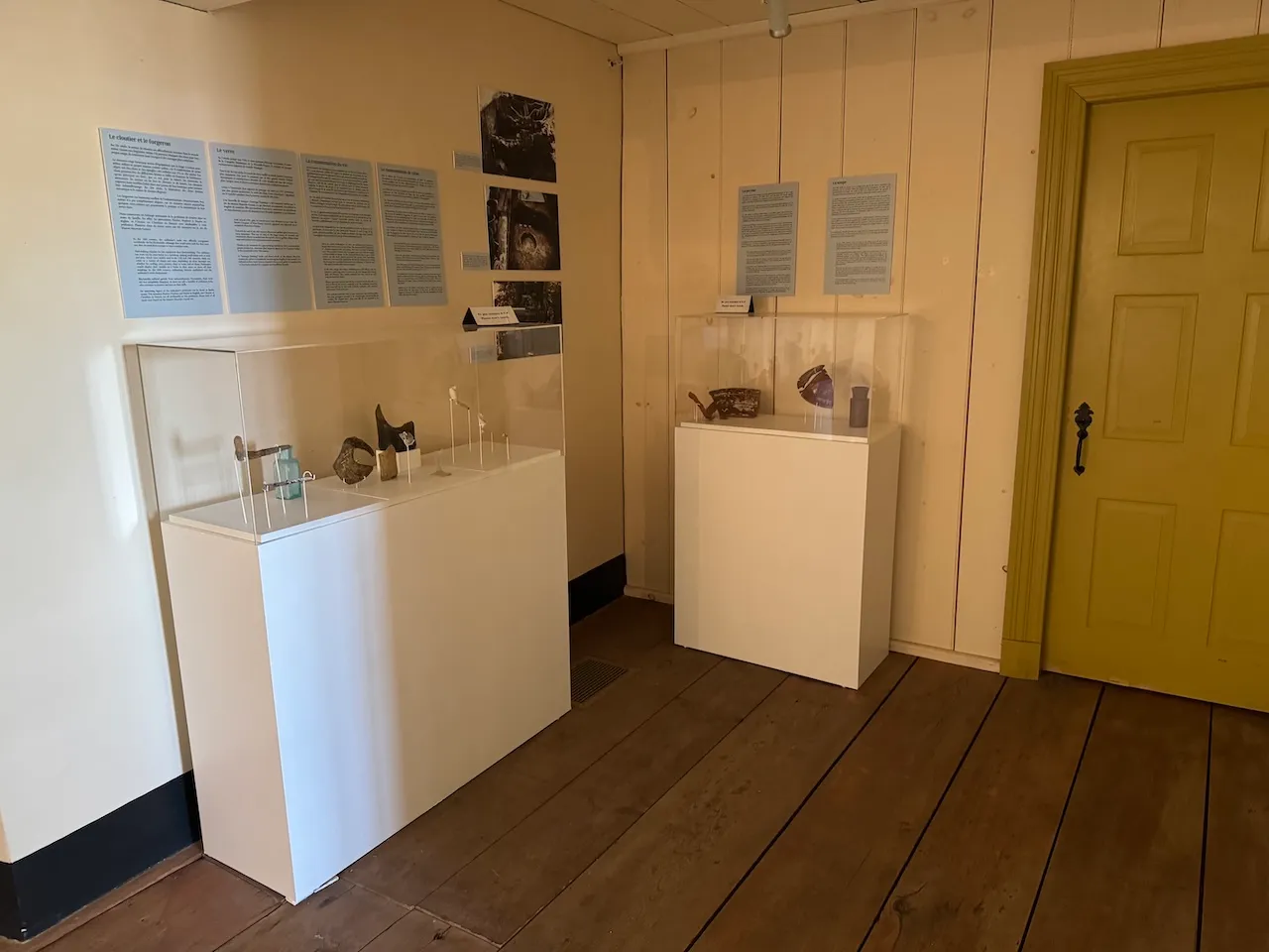 Display items and informational signs