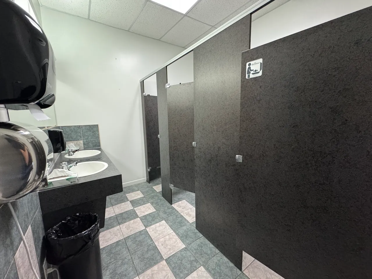 Salle de toilettes - Rez-de-chaussée