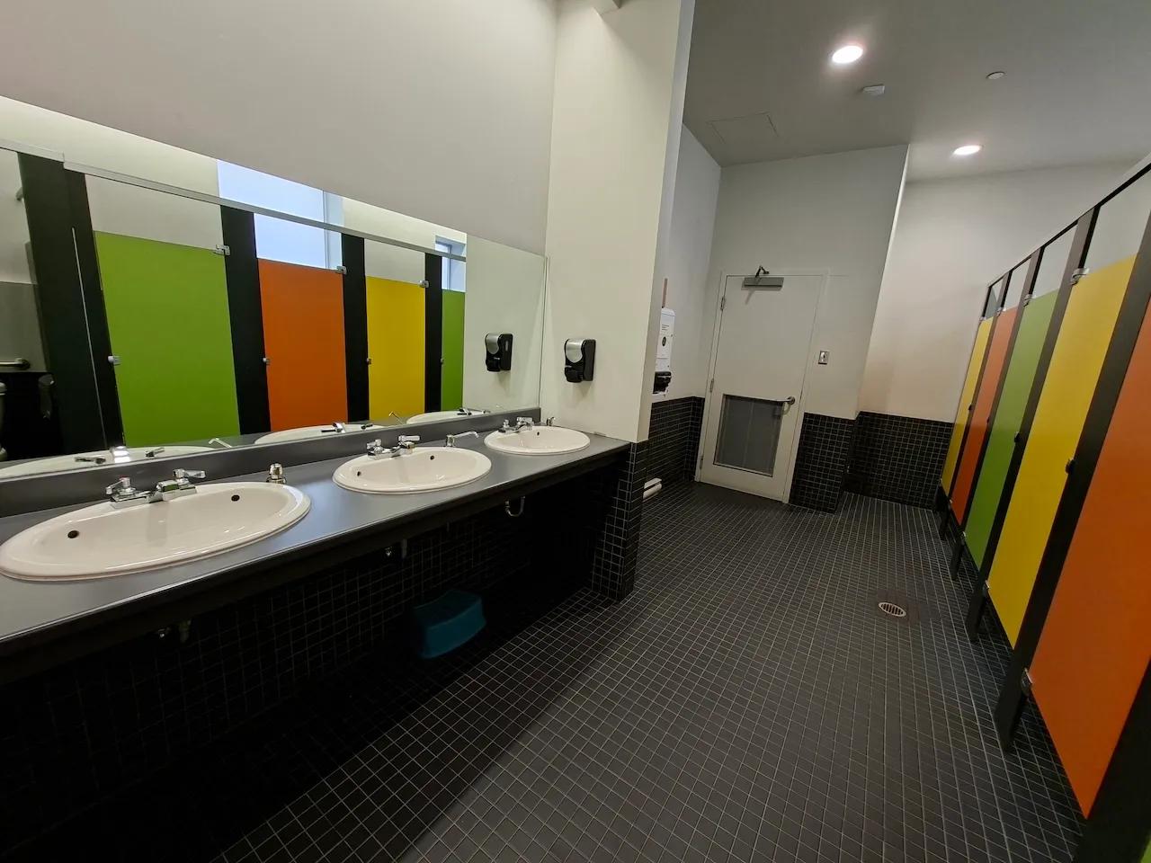 Ground floor - Washrooms - Women