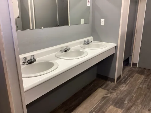 Bloc sanitaires 1 - Lavabos