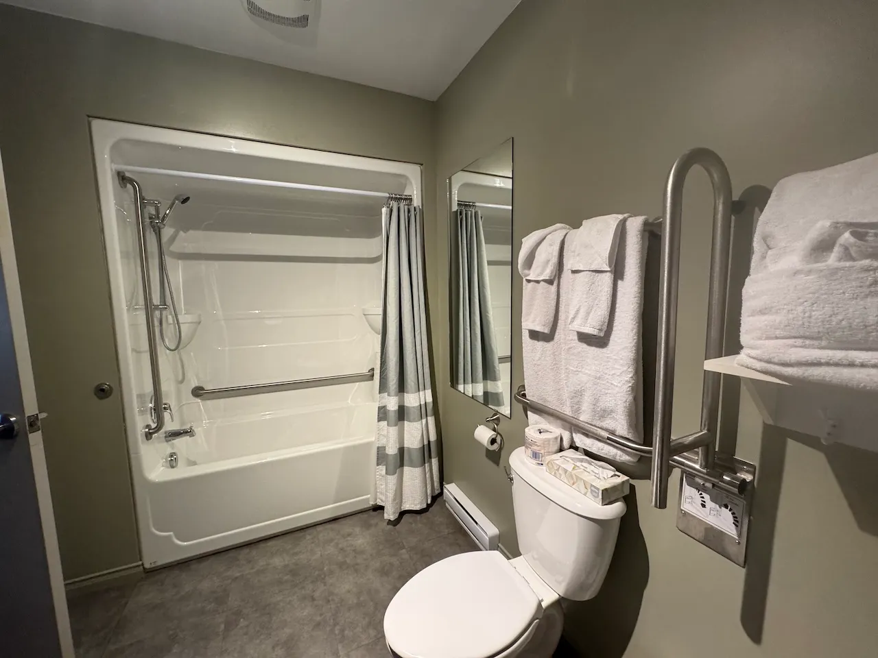Room 108 - Bath