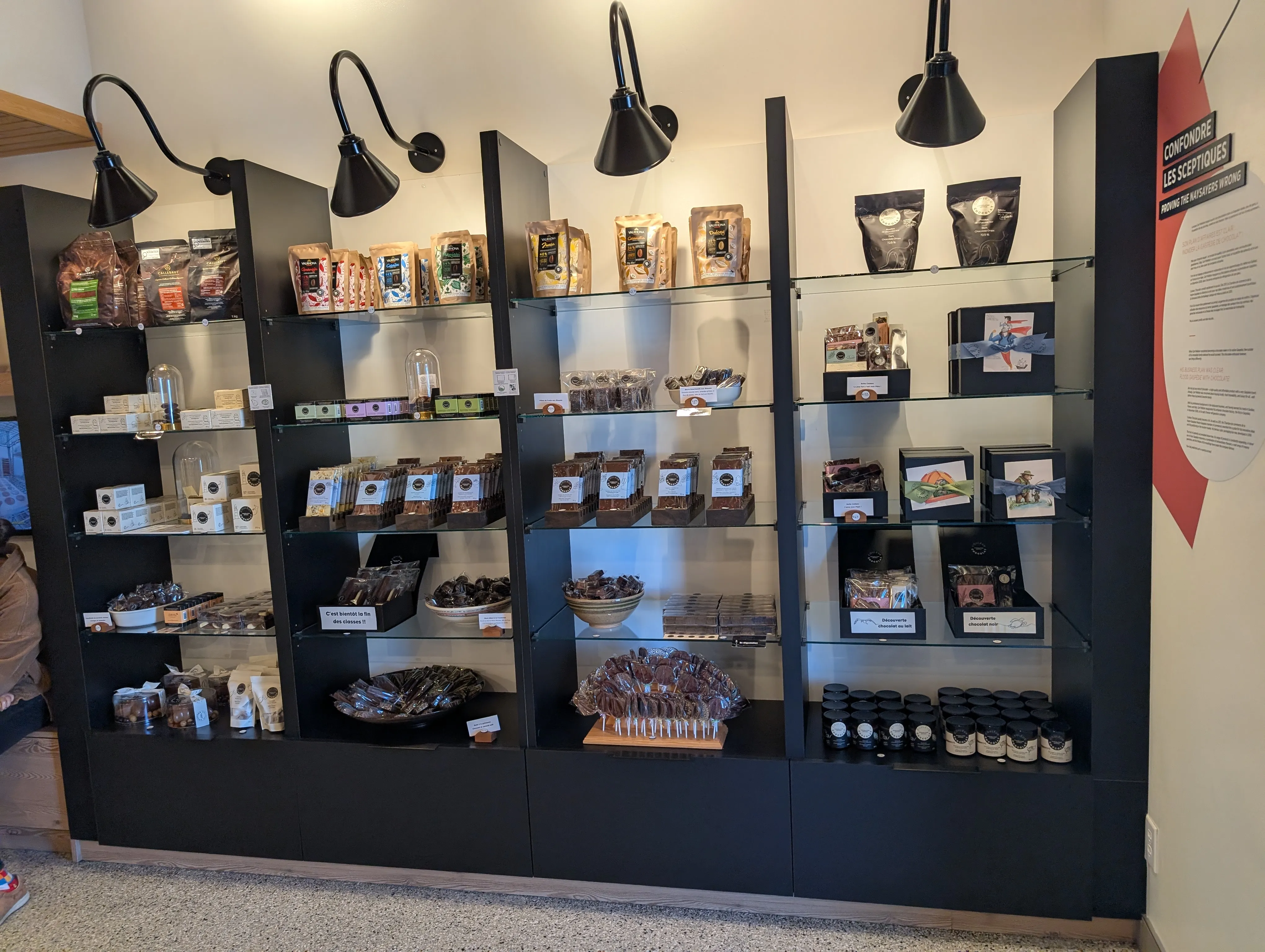 Intérieur de la boutique - produits