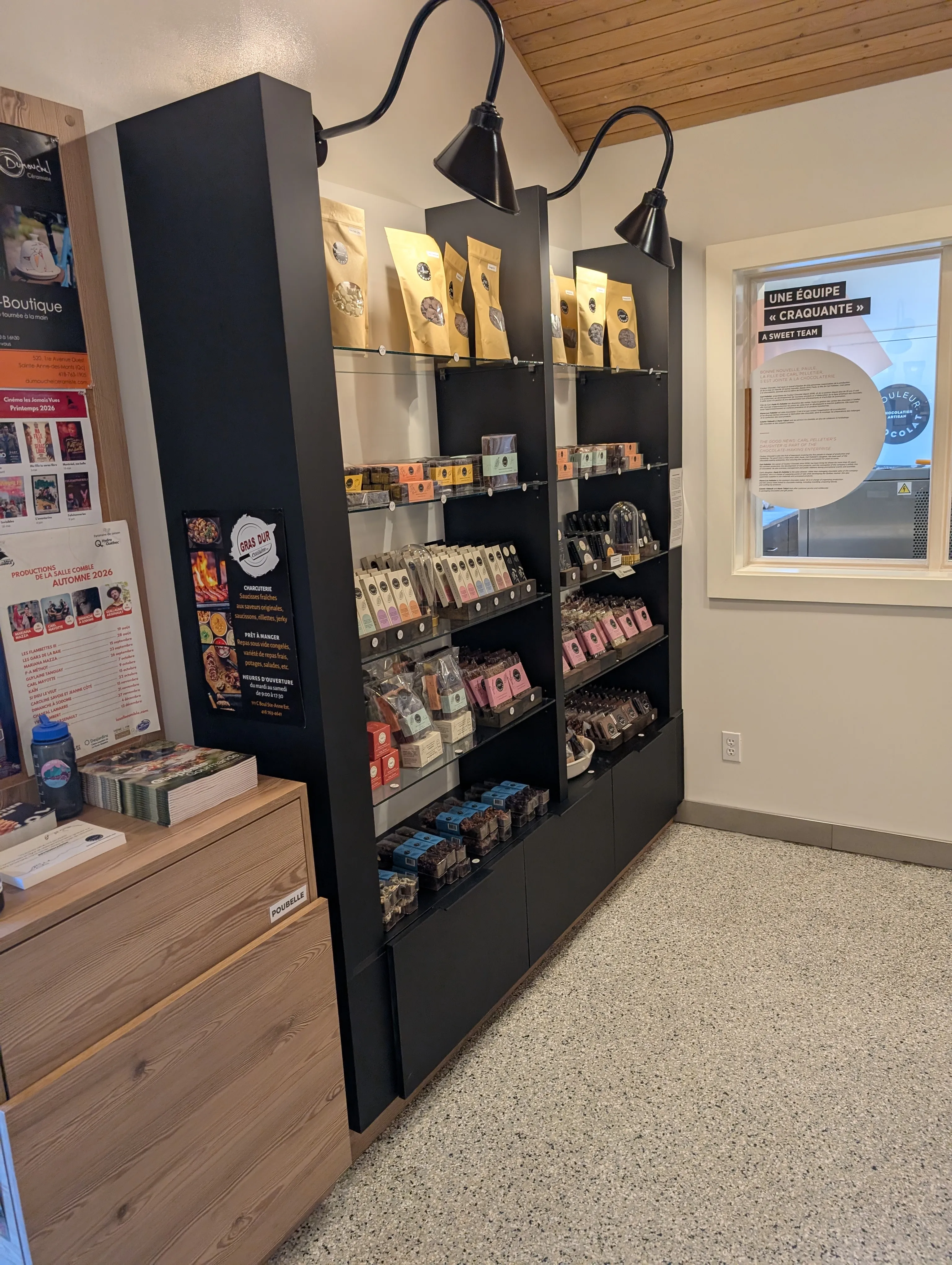 Intérieur de la boutique - produits