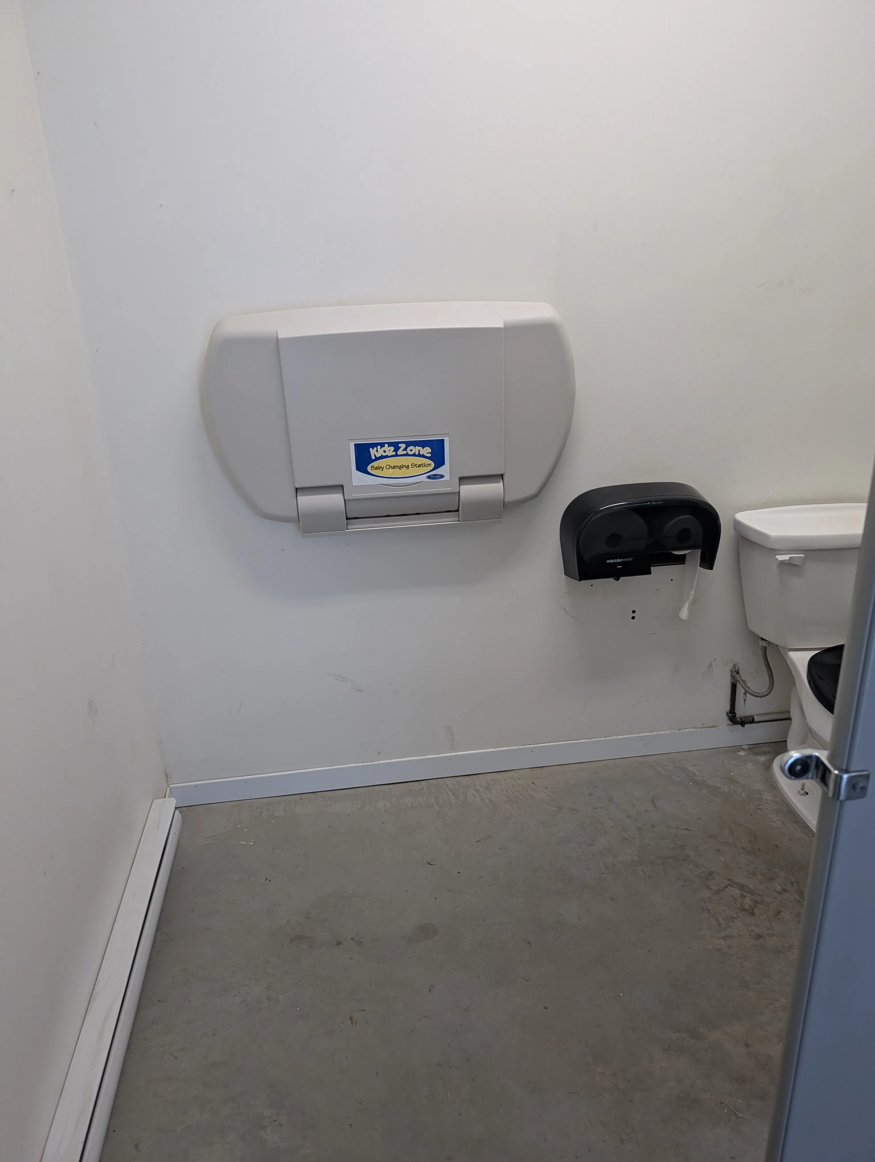 Cabine de toilette hommes - zone de transfert