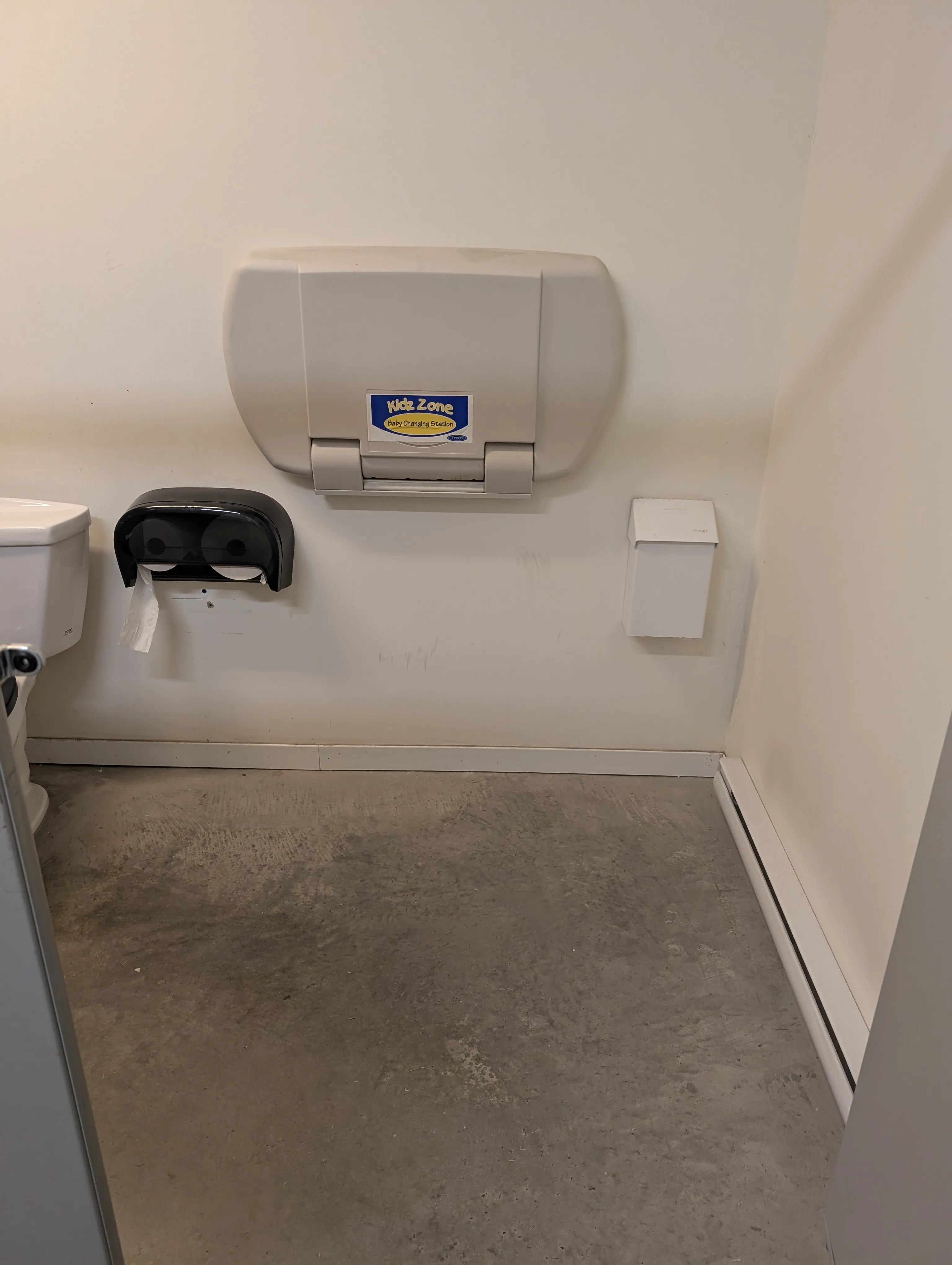 Cabine de toilette femmes - zone de transfert