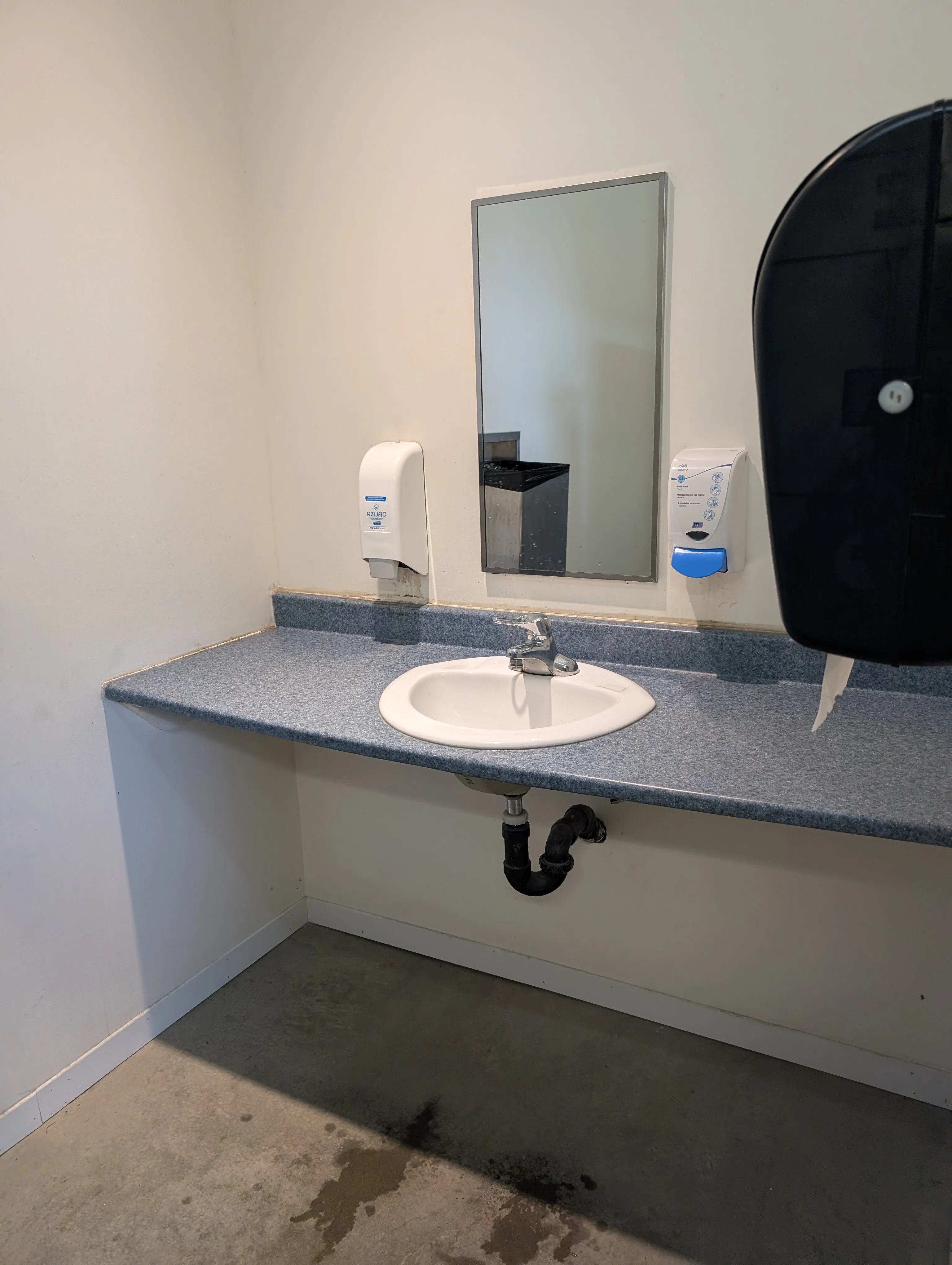 Salle de toilette hommes - lavabo