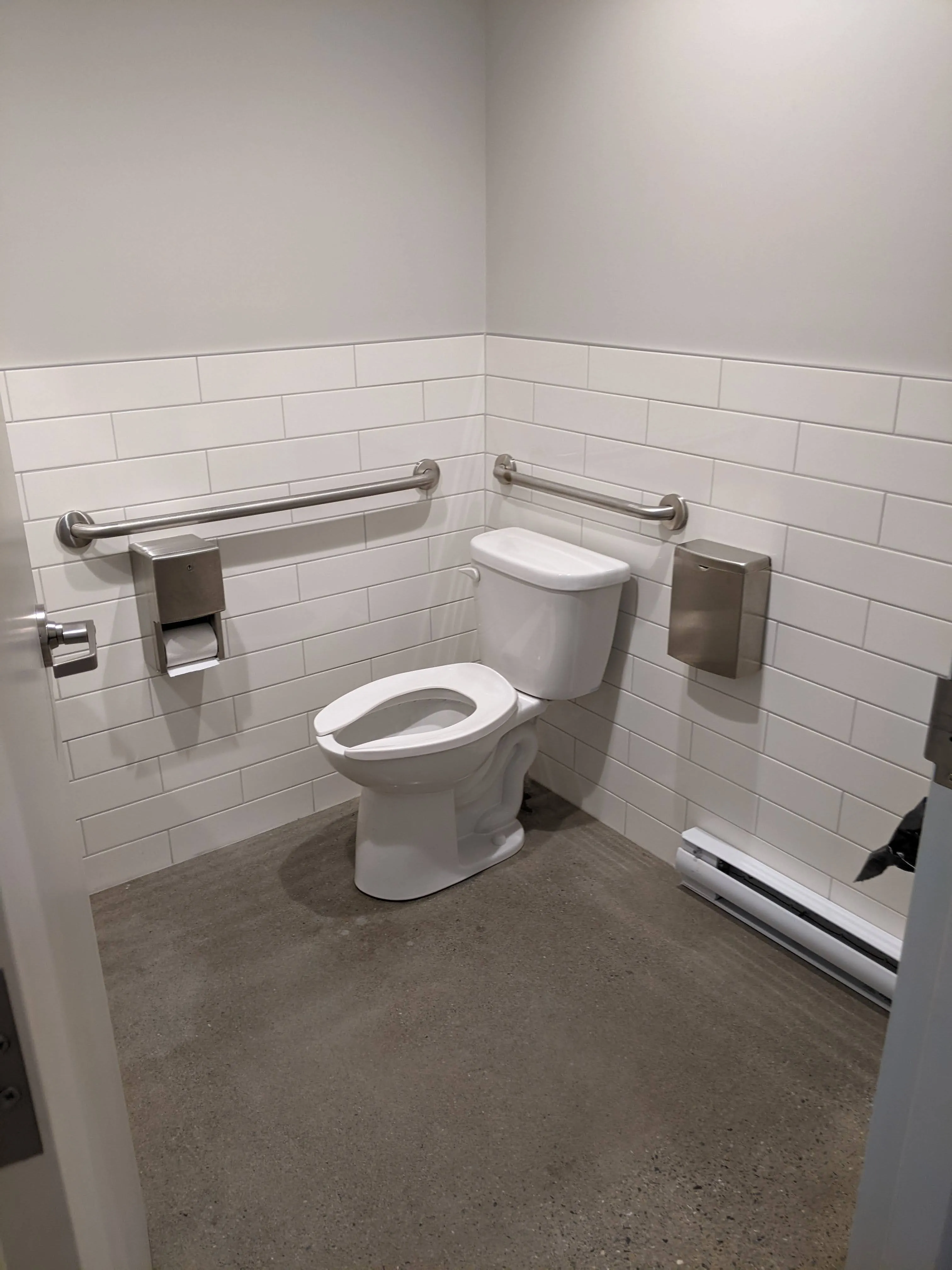 Salle de toilette universelle du théâtre