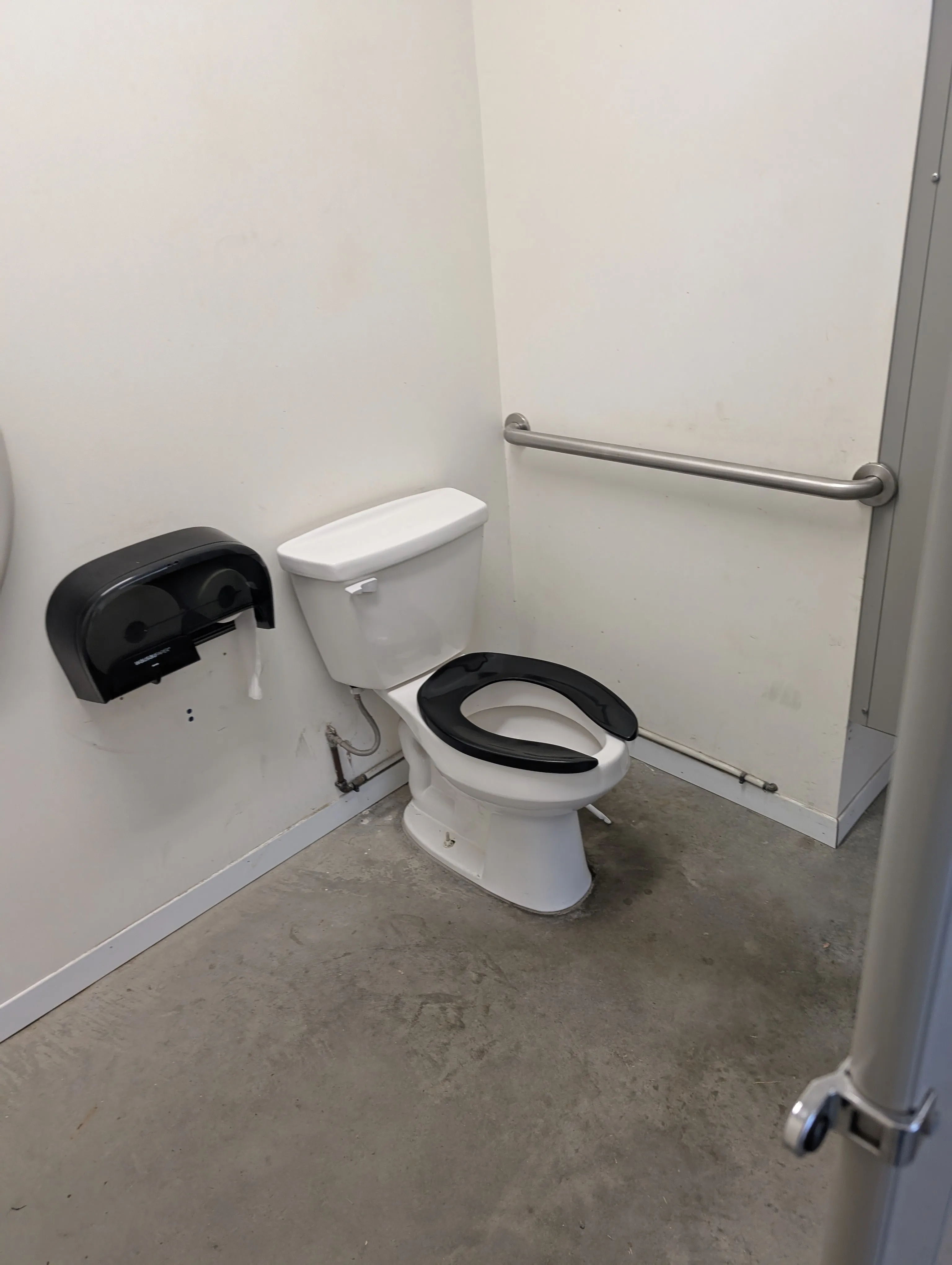 Cabine de toilette hommes - cuvette