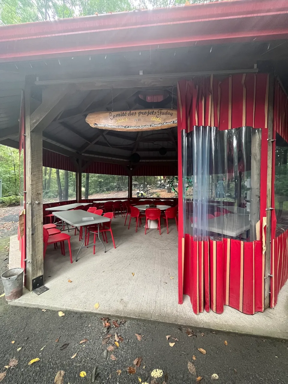 Intérieur du pavillon / gazebo