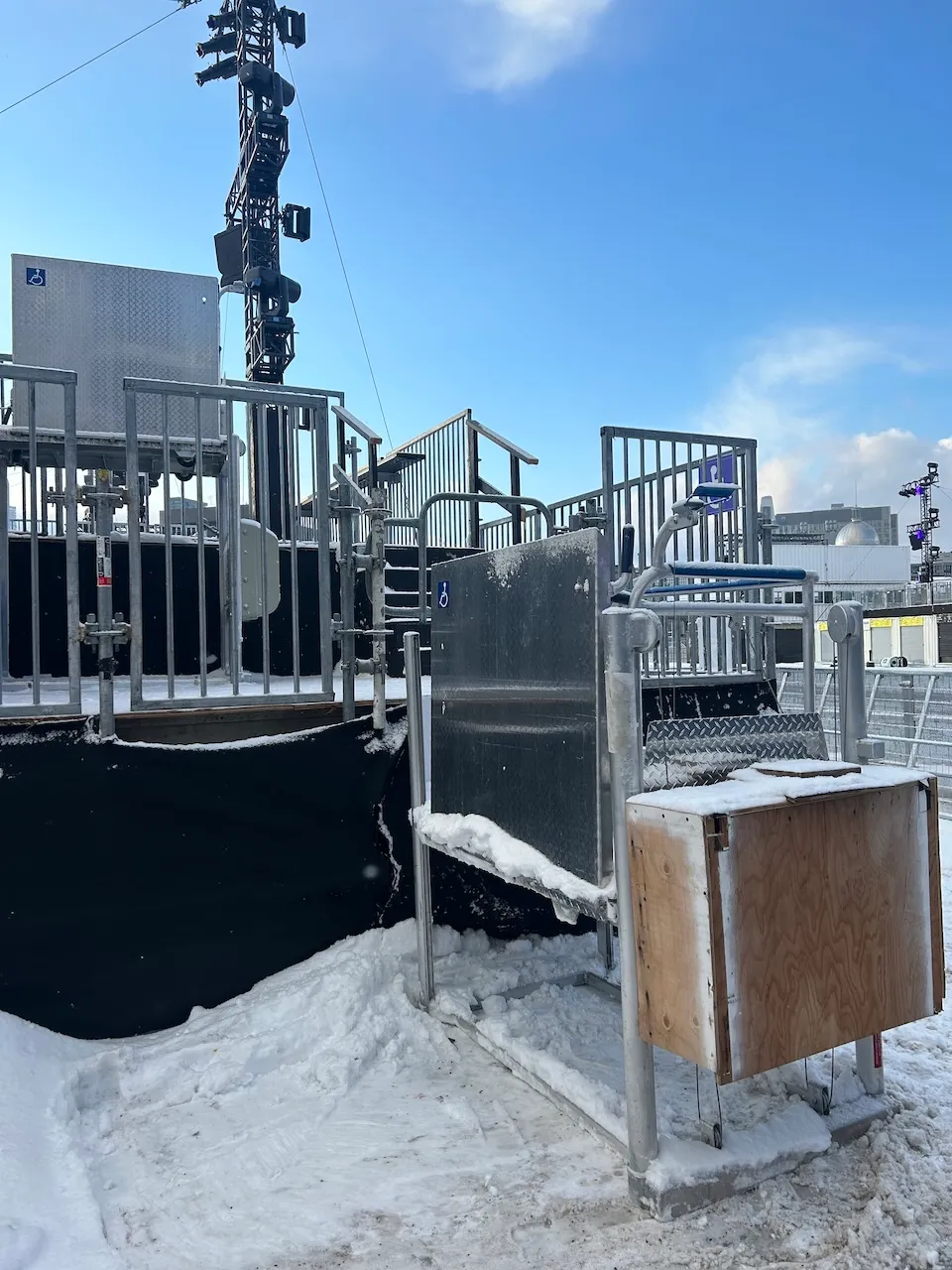 Zone réservée - Plate-forme élévatrice