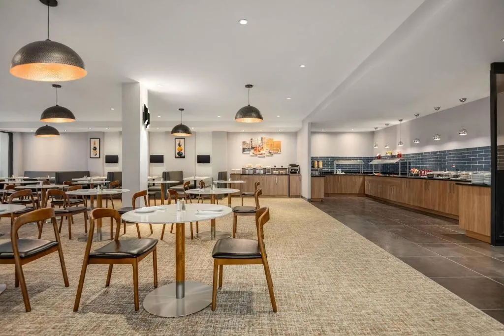 Salle petit-déjeuner buffet