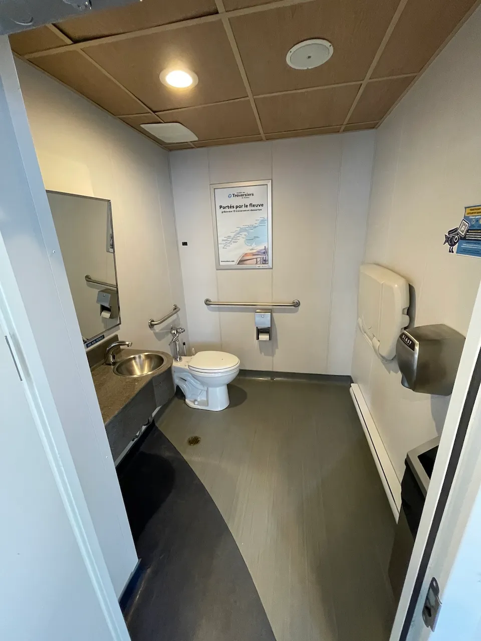 NM Peter-Fraser - Restroom