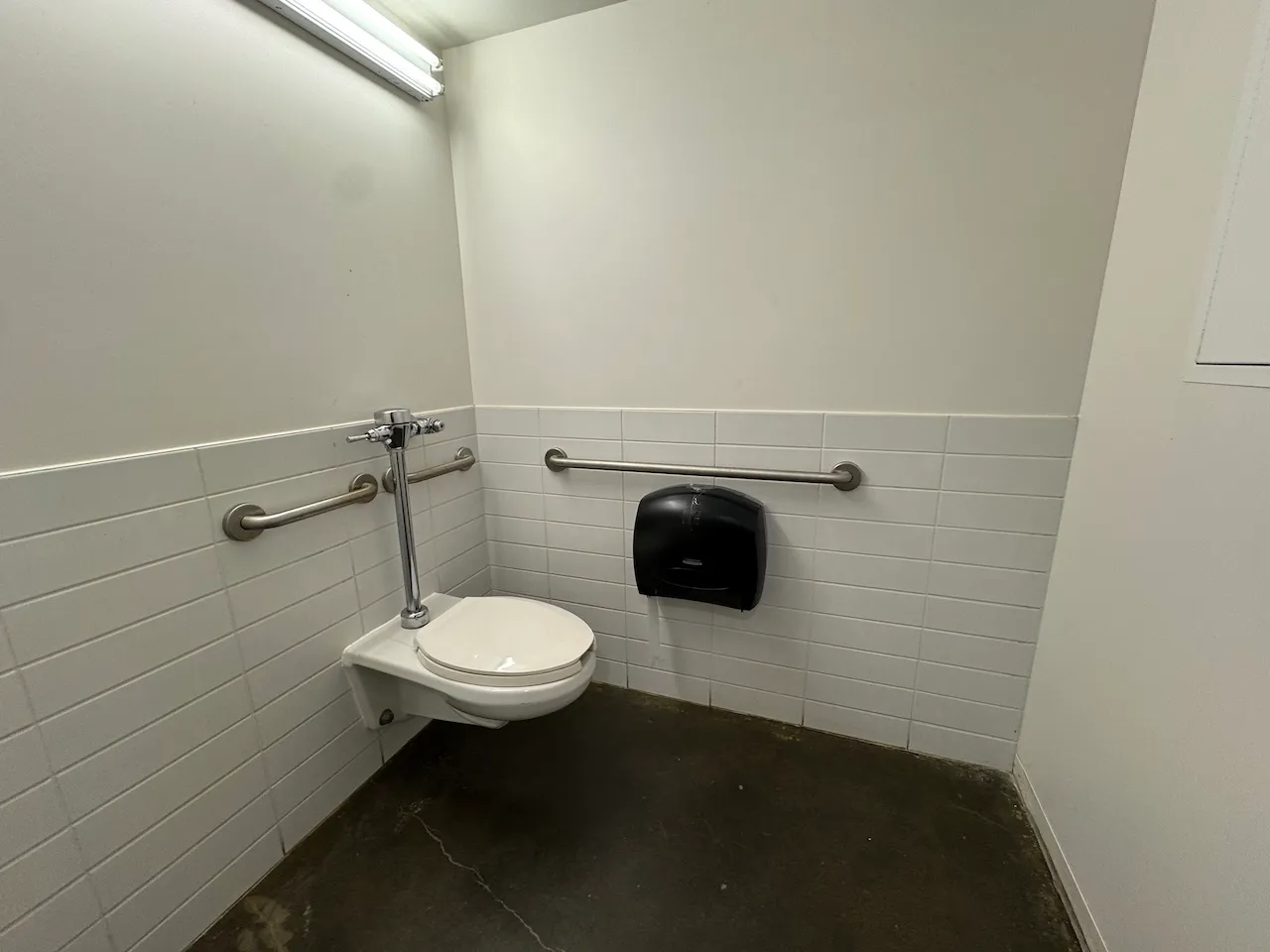 Cabine de toilette accessible - Espace Quatre Cents