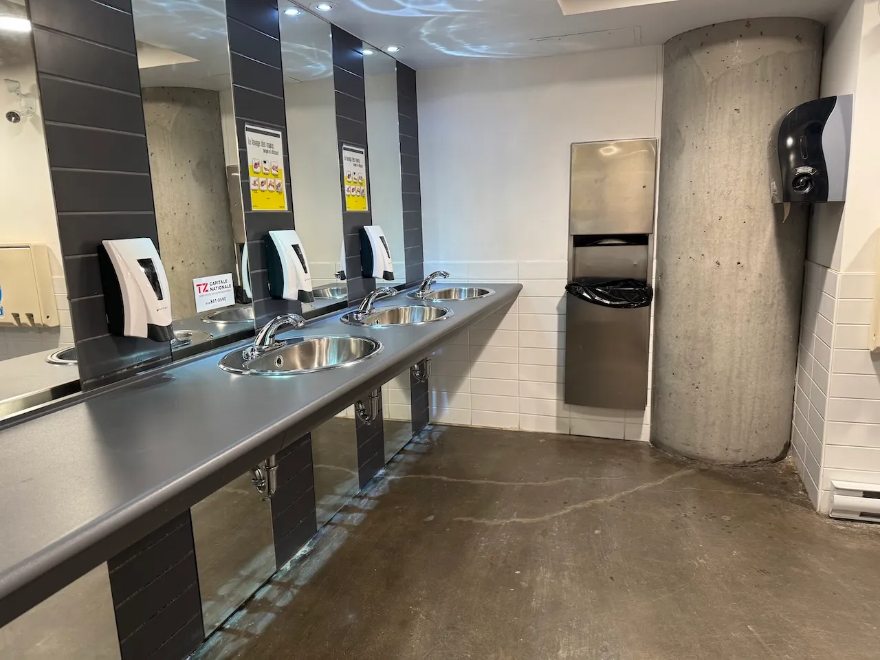 Salle de toilettes - Espace Quatre Cents