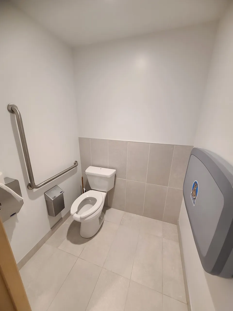 Salle de toilettes - Cabinet accessible