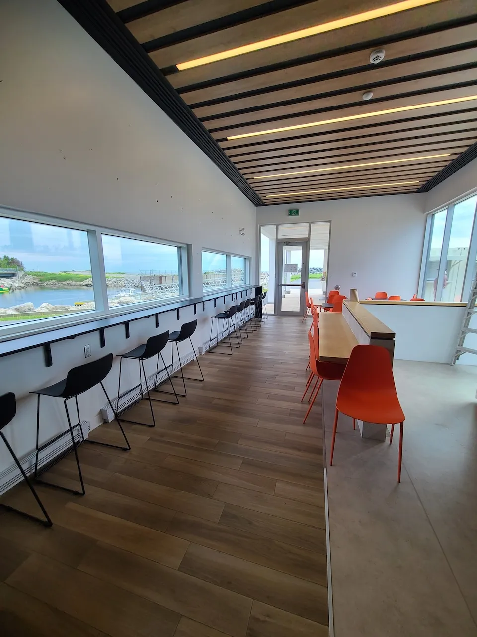 Comptoirs lunchs, tables - Intérieure