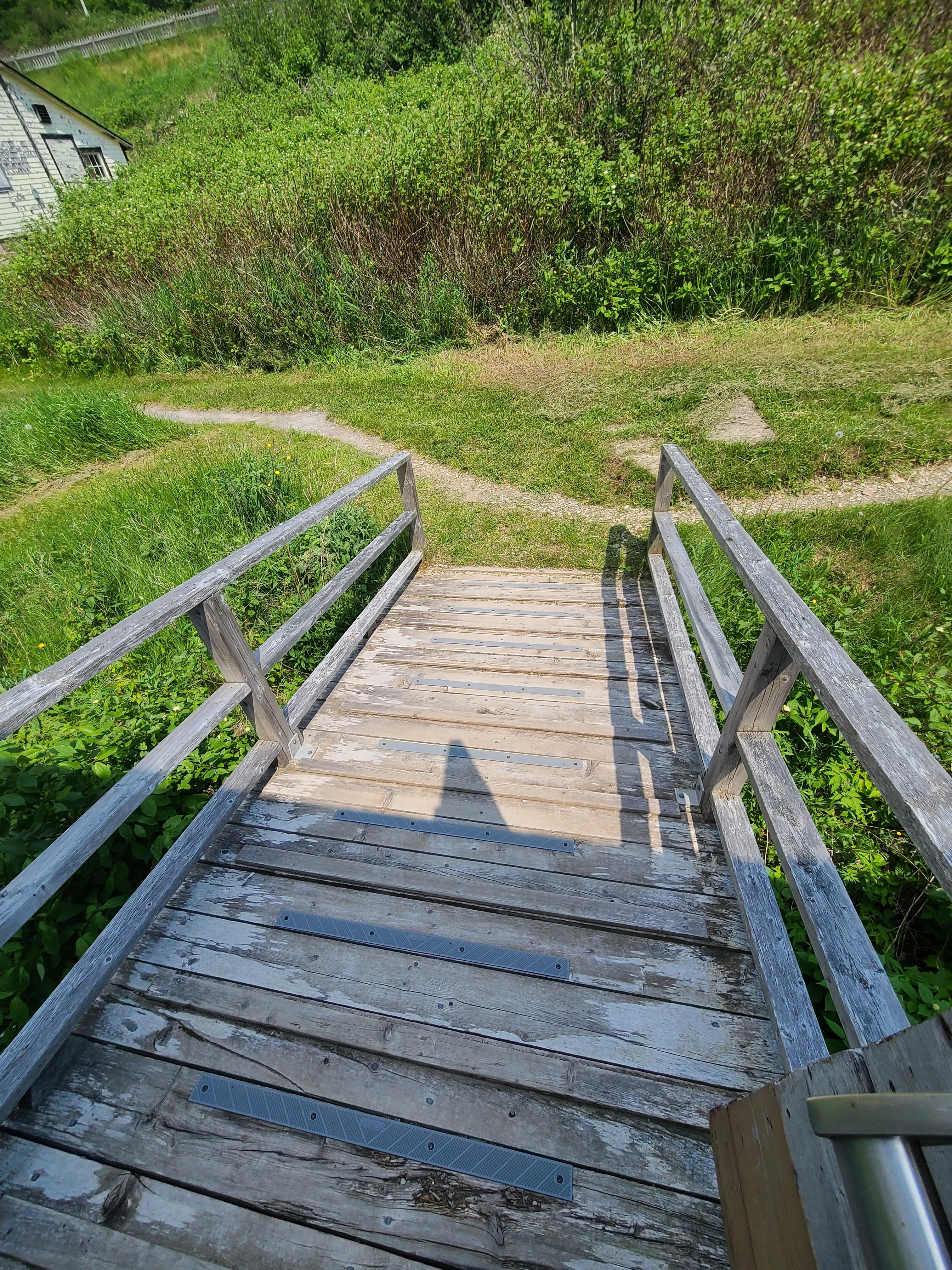 Rampe d'accès en pente raide