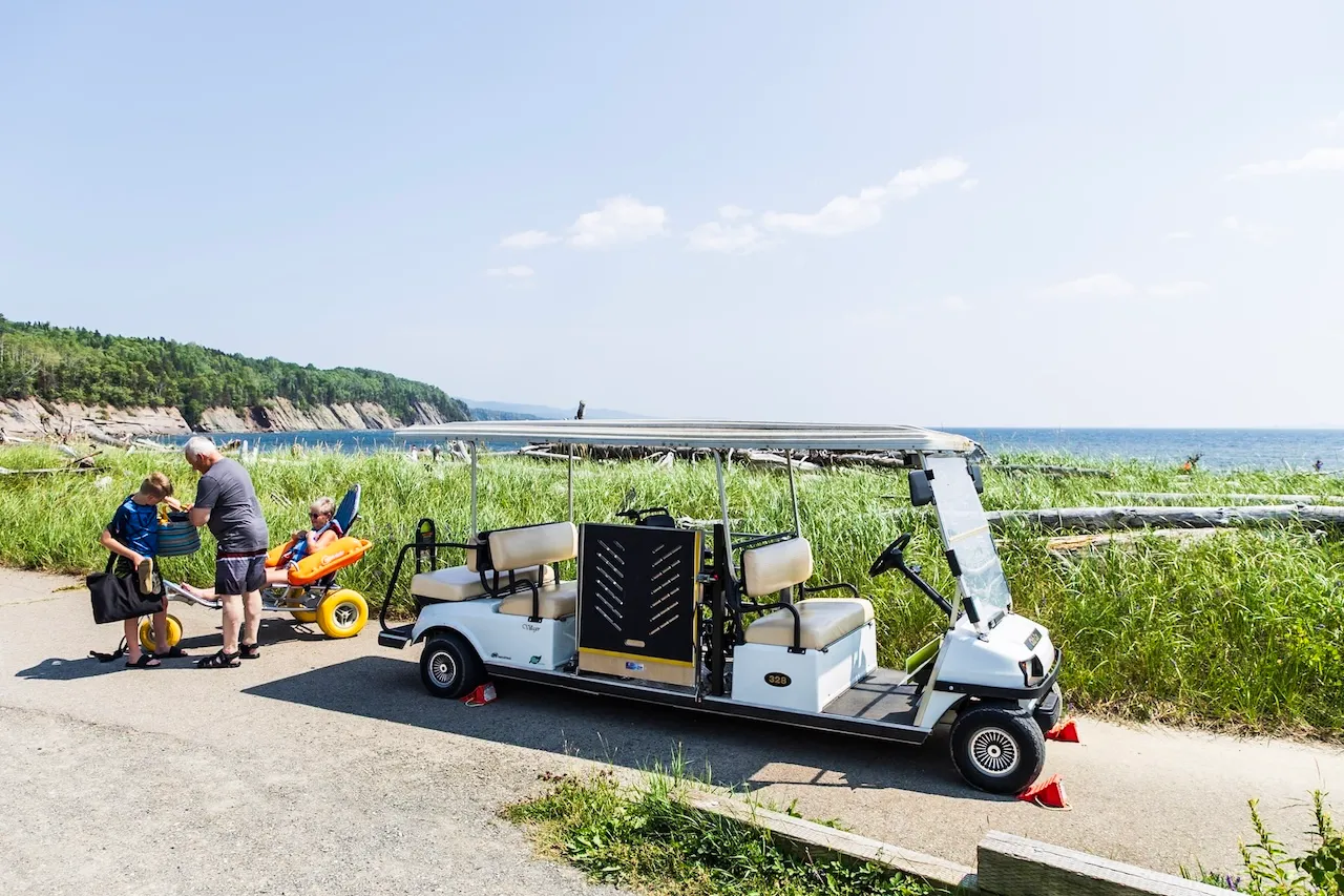 Voiturette électrique adaptée et Mobichair disponibles sur demande (Source : Parcs Canada)