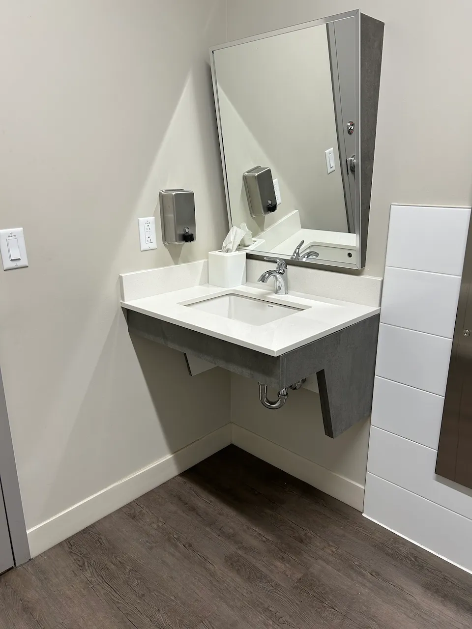 Universal-access bathroom - Ground floor