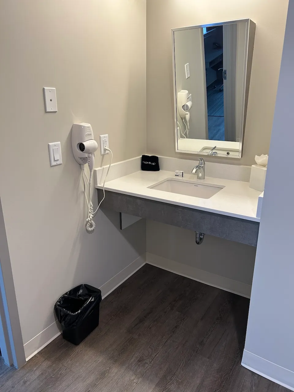 Room 301 - bathroom