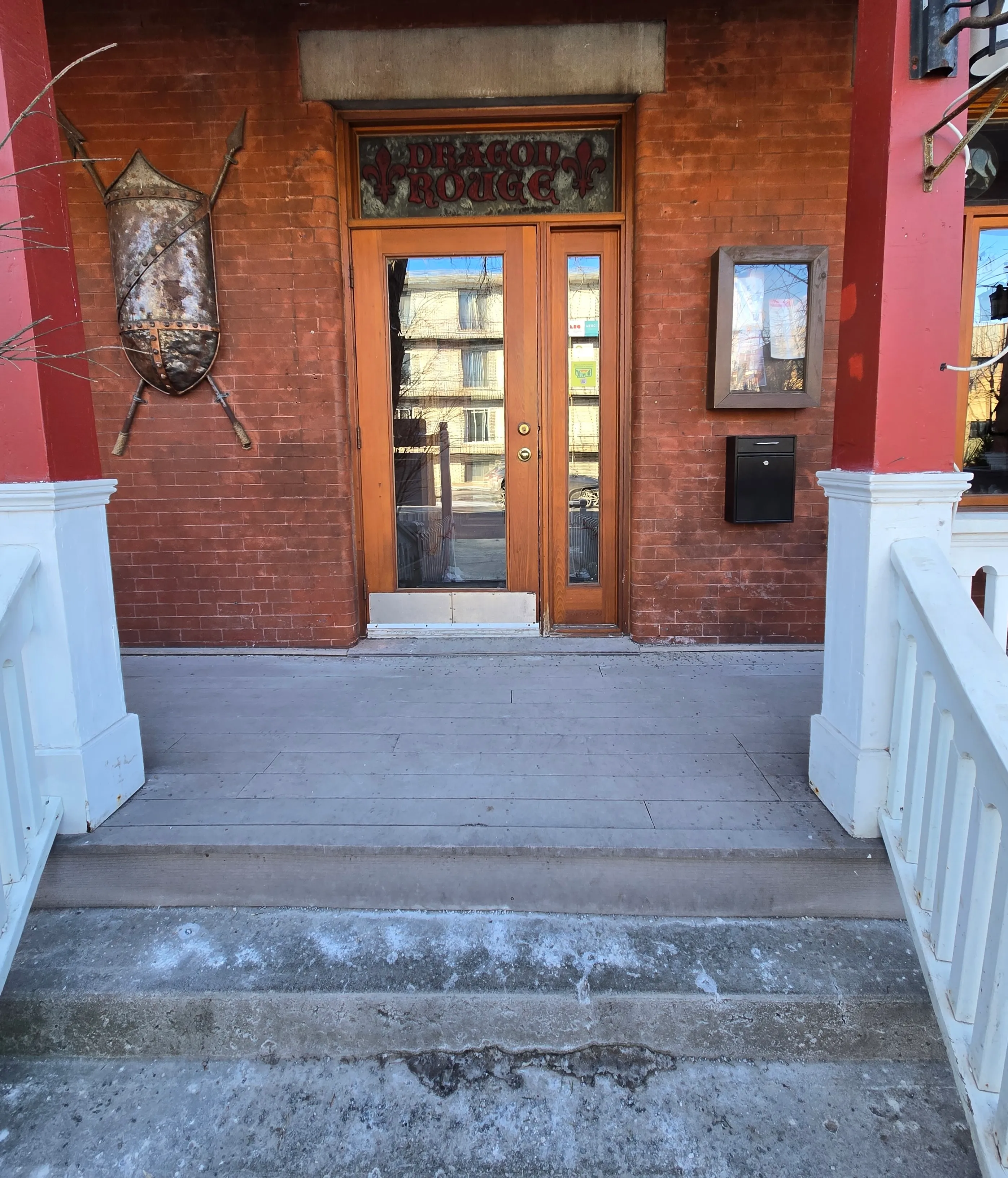 Escaliers de l'entrée principale