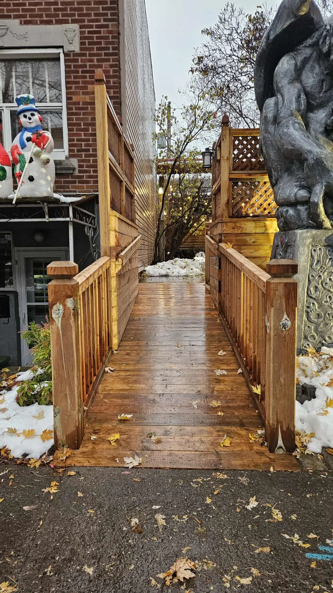 Rampe d'accès de l'entrée secondaire