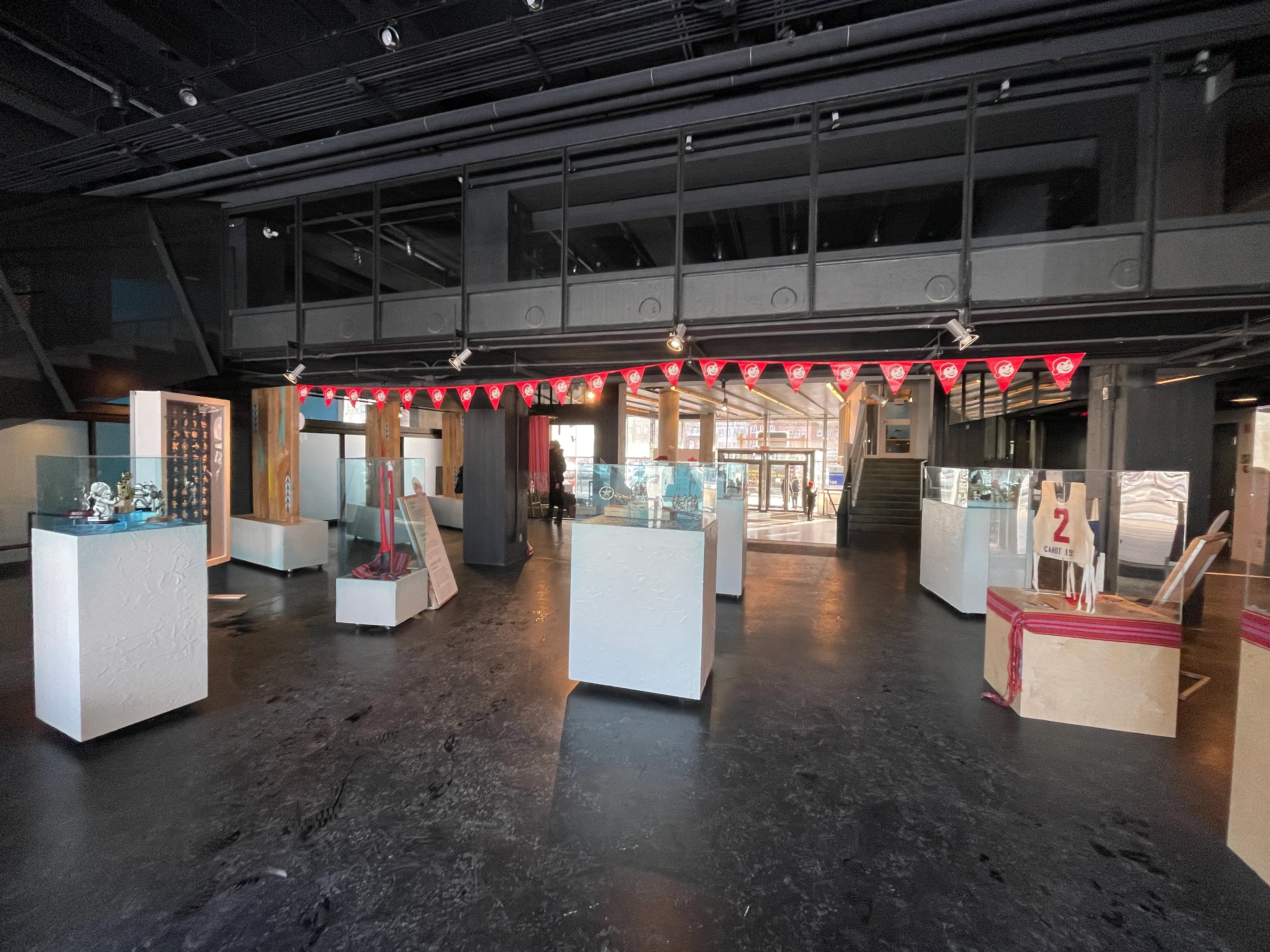 Salle d'exposition - À l'intérieur de l'Espace 400