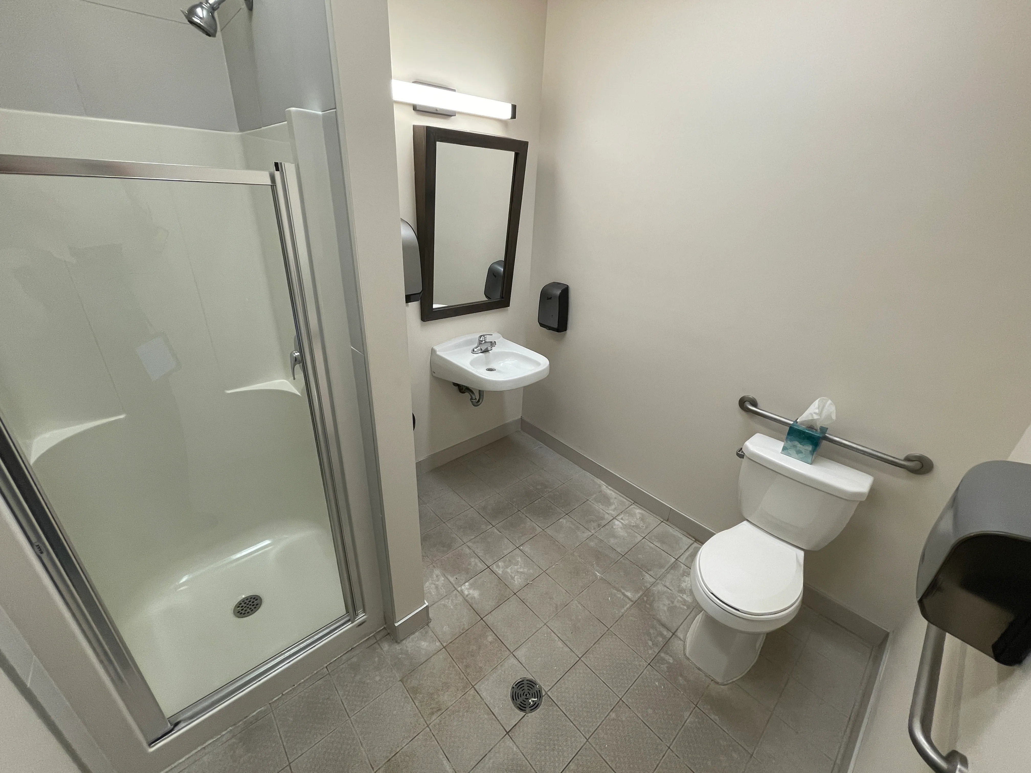 Salle de toilette de la piscine