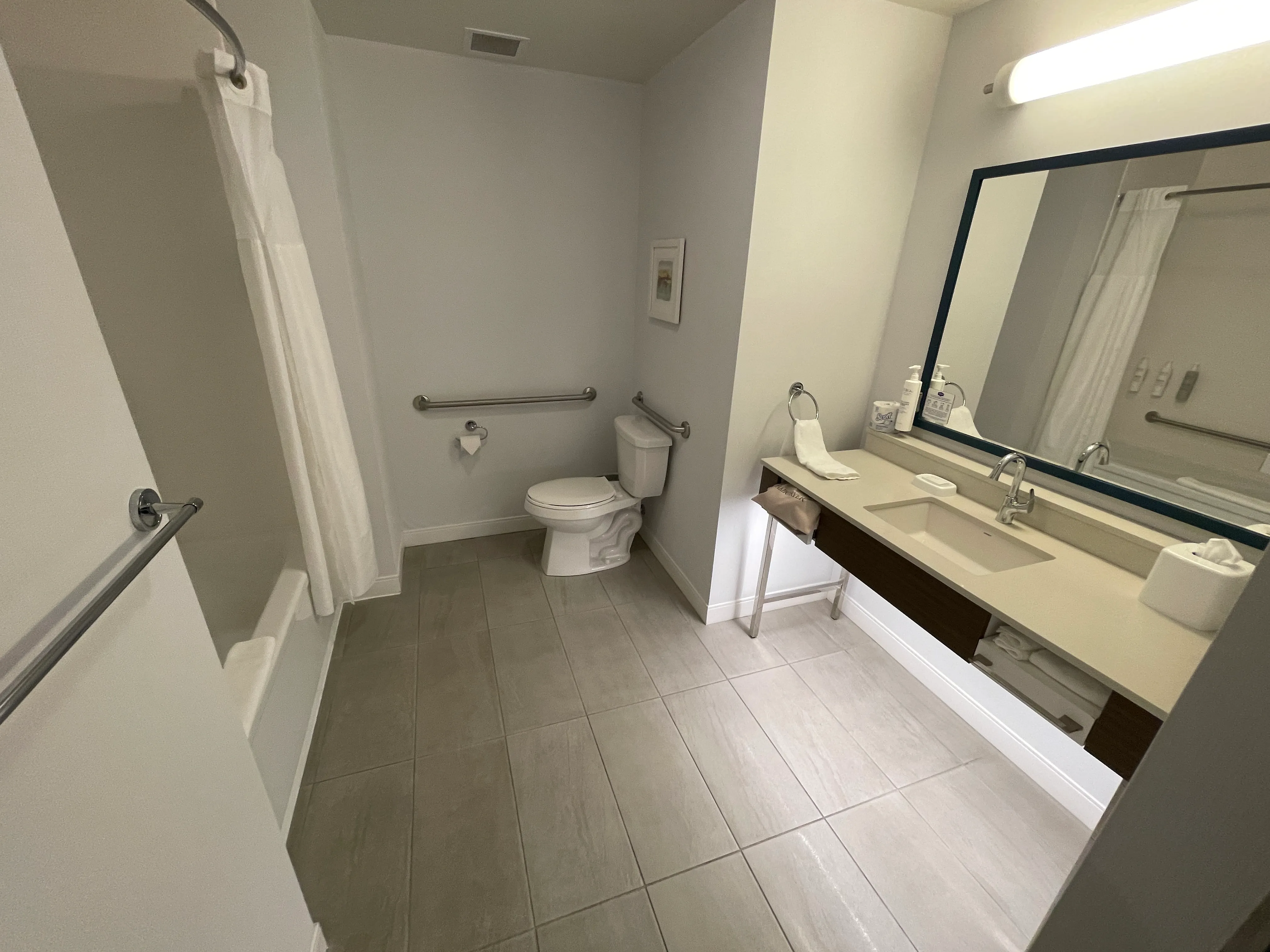 Toilette et lavabo - Chambres #209 et #309