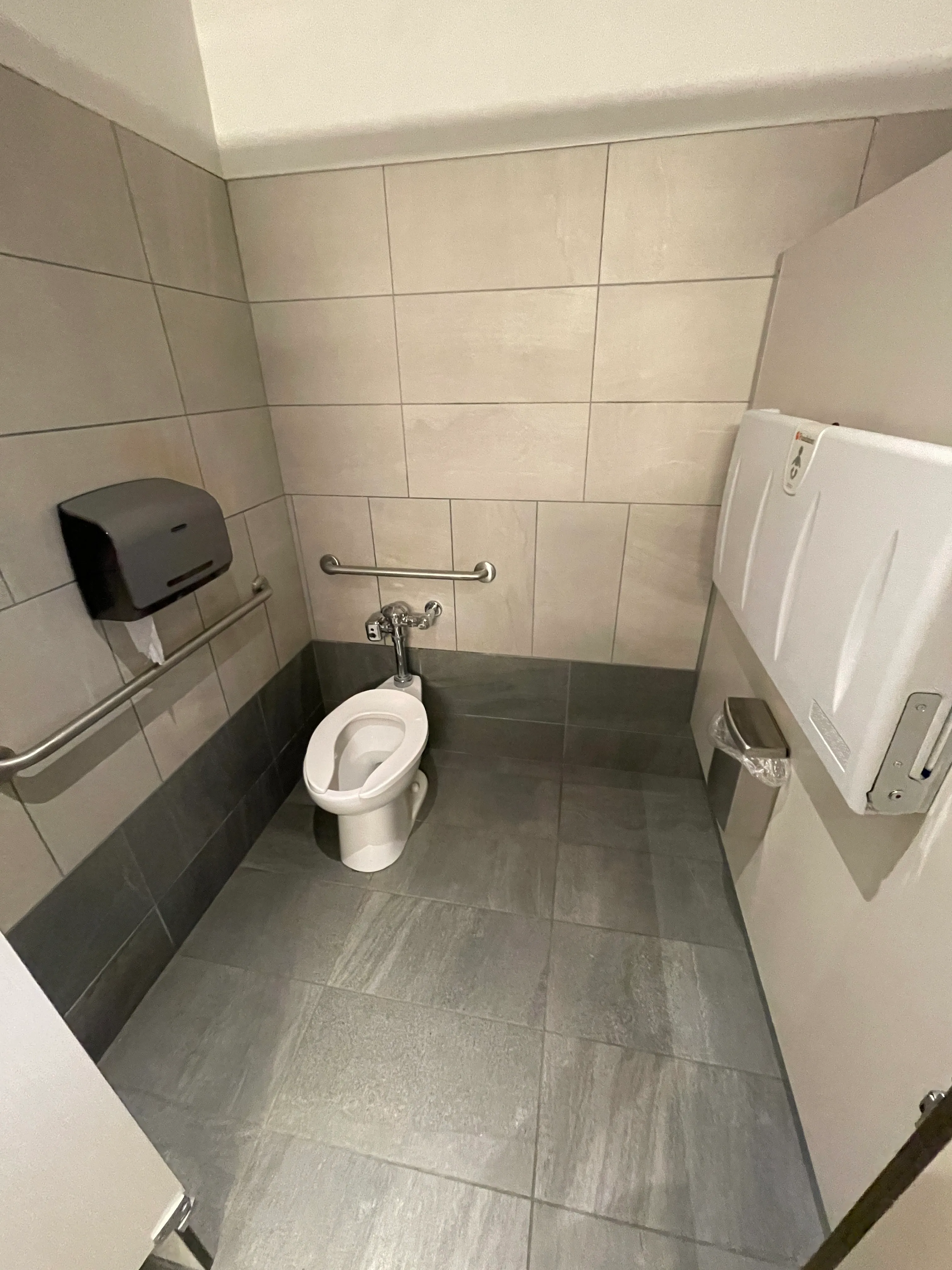 Cabinet de la salle de toilette des femmes