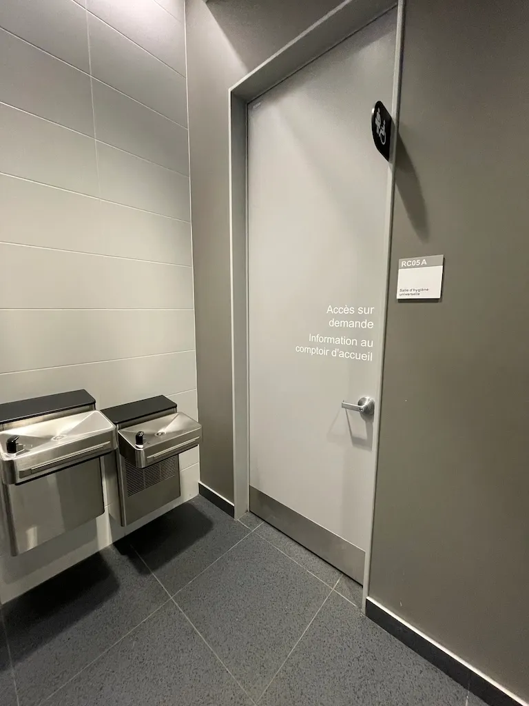 Salle de toilette et d'hygiène - Entrée avec clé