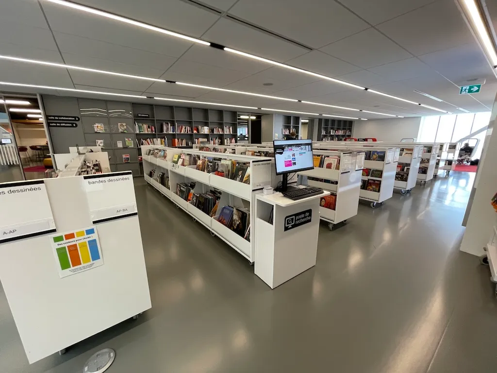 Poste de recherche surélevé